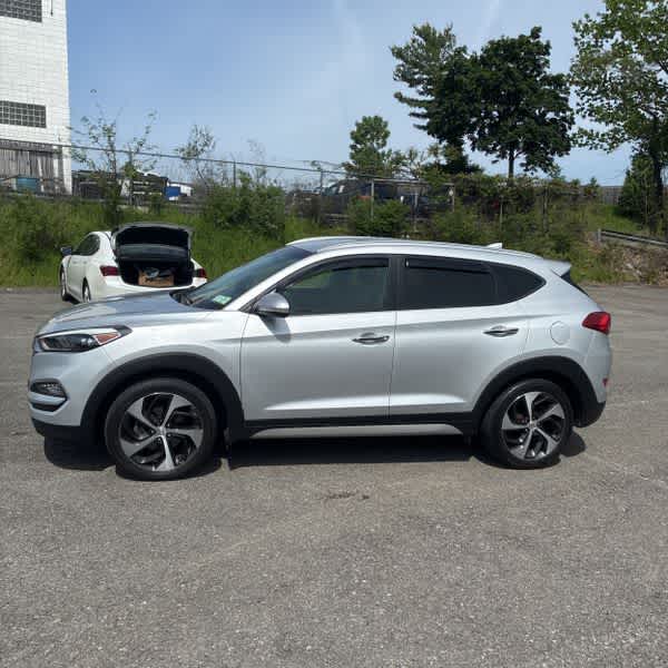 Thumbnail: 2017 Hyundai Tucson - 3
