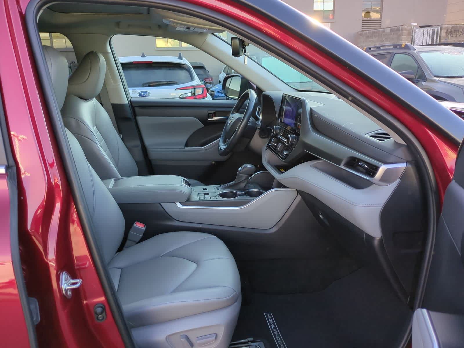 Thumbnail: 2023 Toyota Highlander - 23