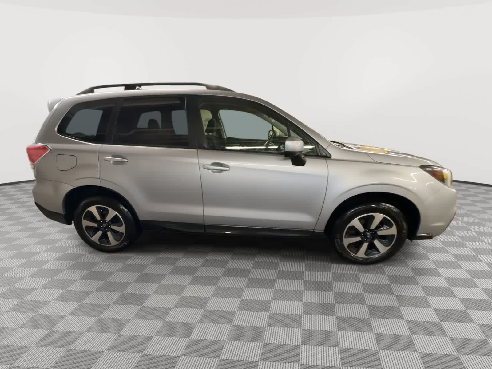 Thumbnail: 2017 Subaru Forester - 9