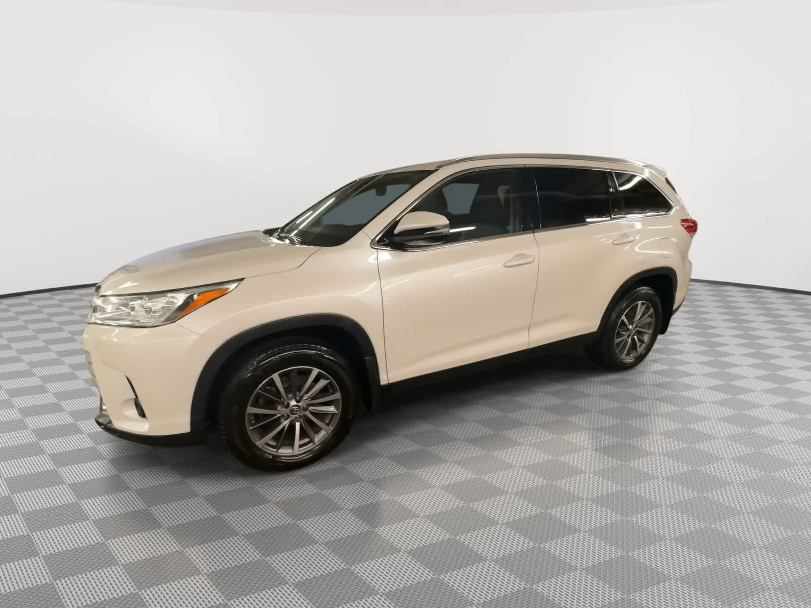 Thumbnail: 2019 Toyota Highlander - 5
