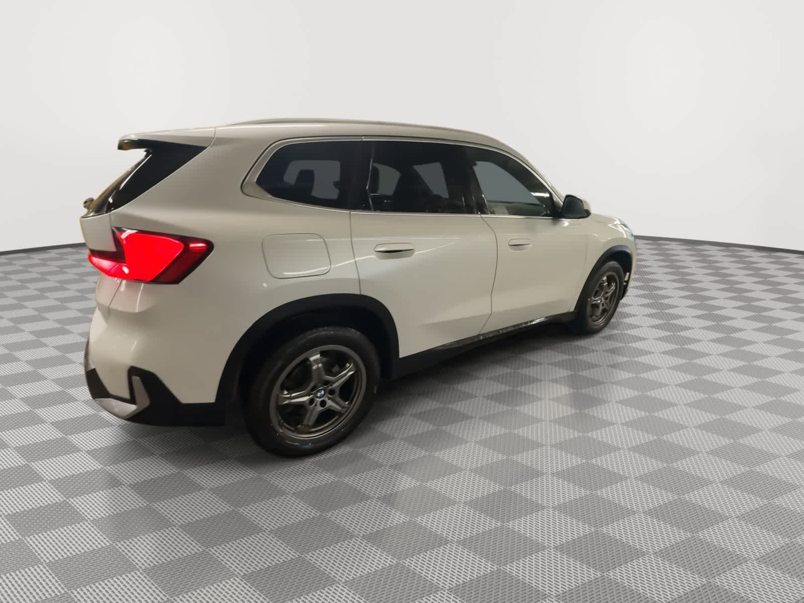 Thumbnail: 2023 BMW X1 - 8