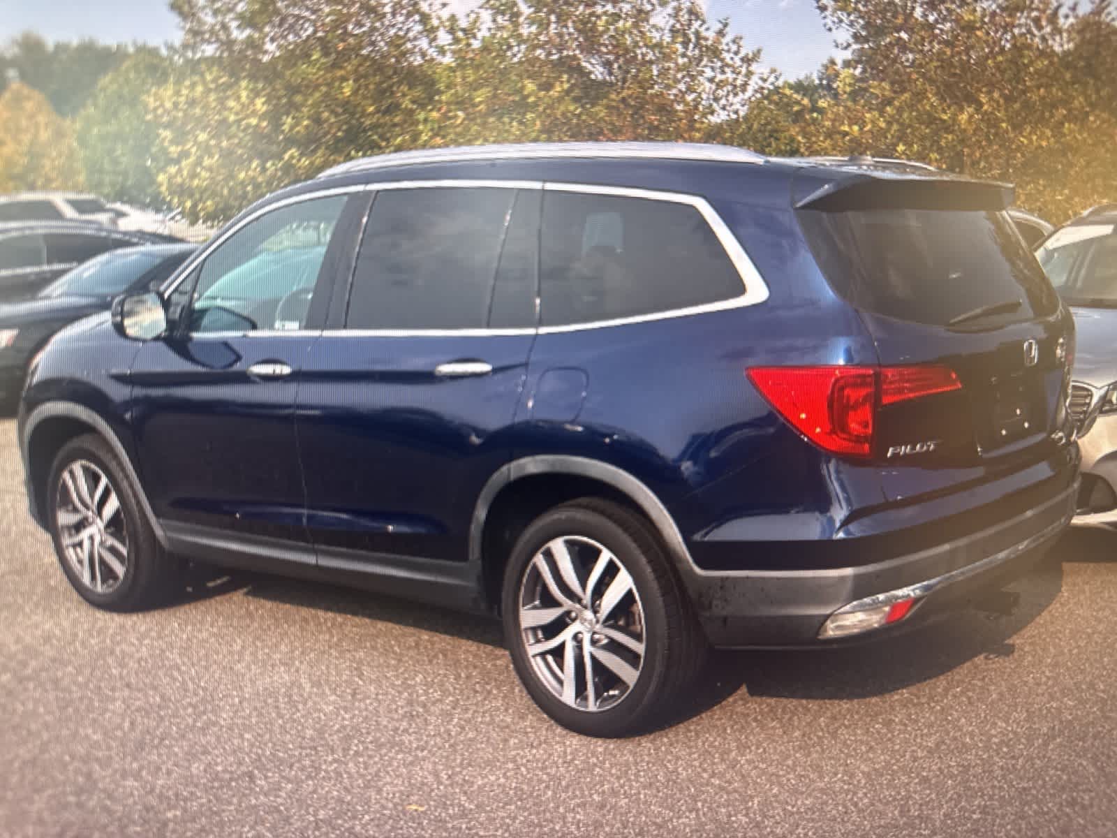 2018 Honda Pilot Touring photo 2