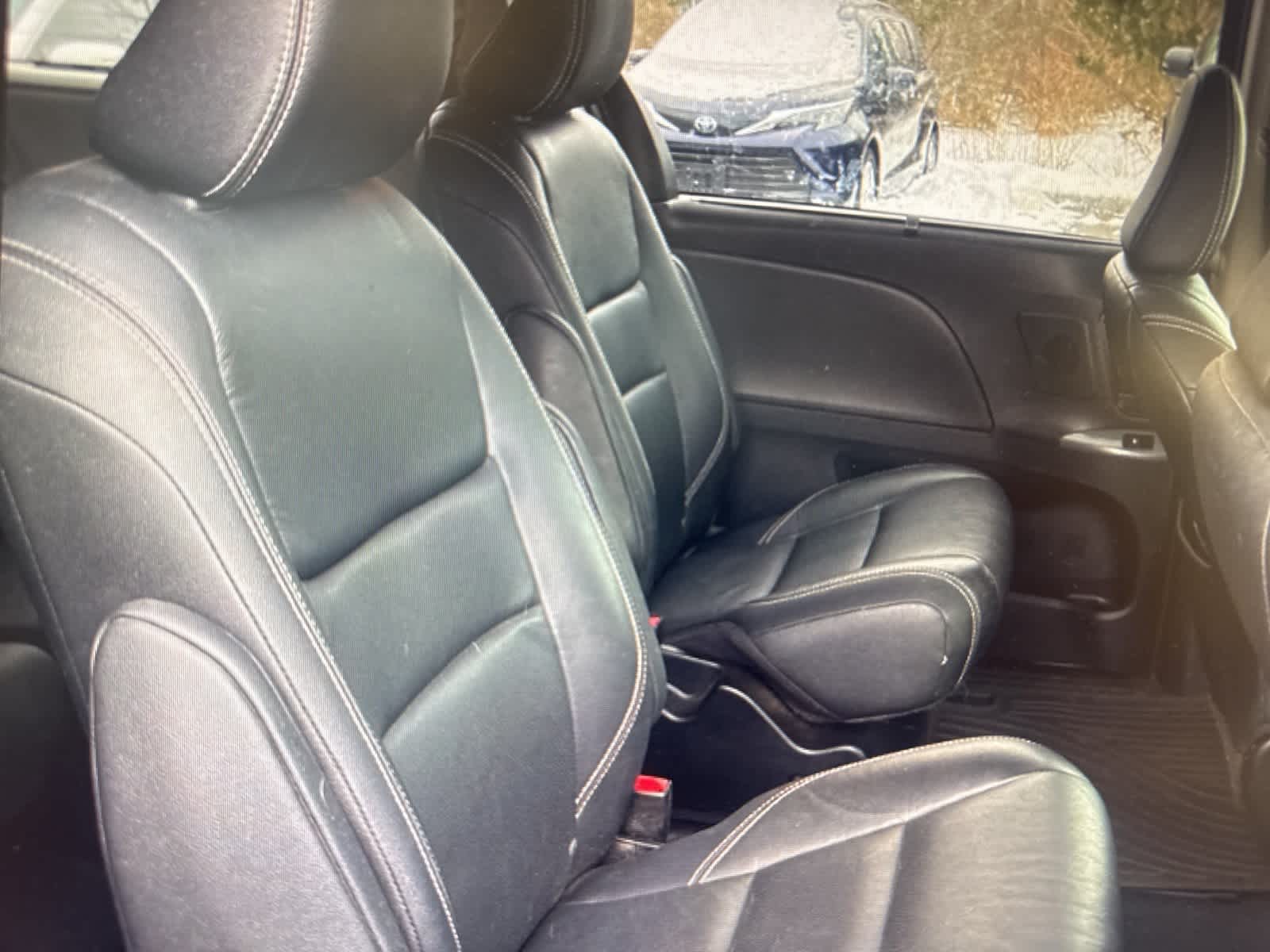 Thumbnail: 2019 Toyota Sienna - 14