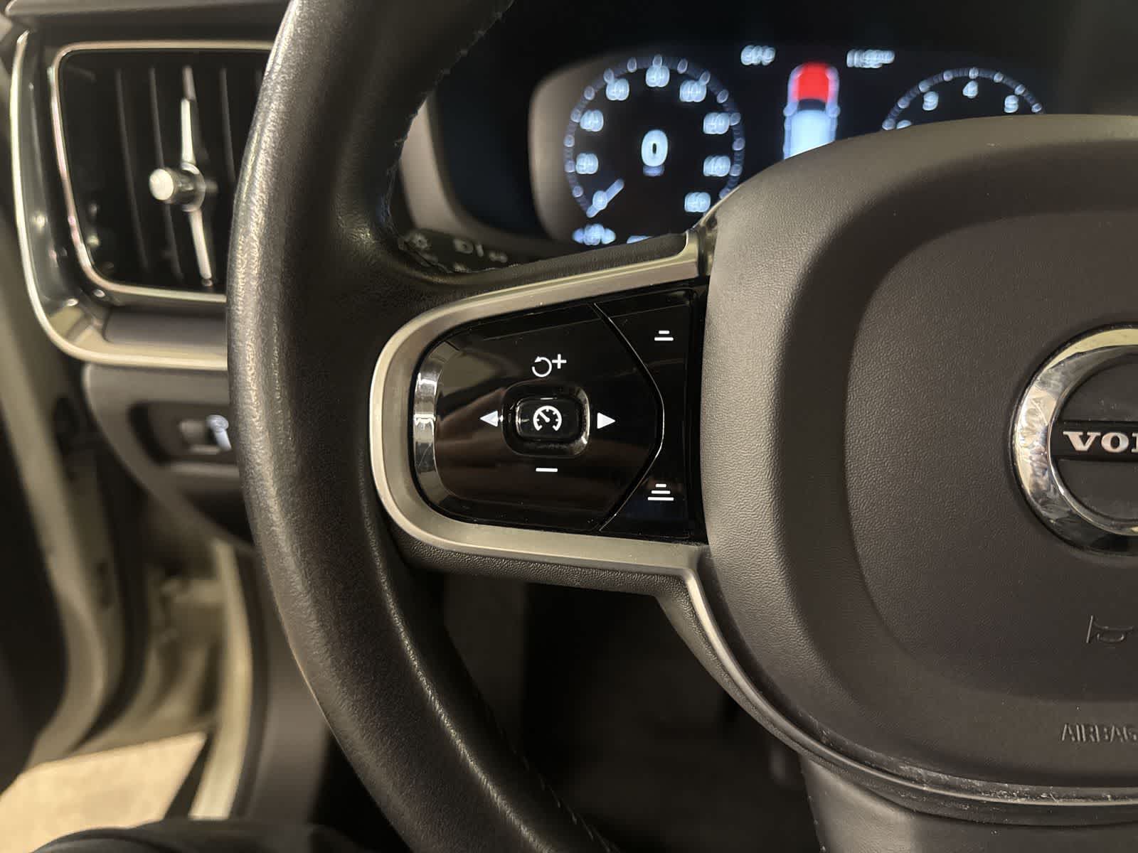 Thumbnail: 2020 Volvo S60 - 22