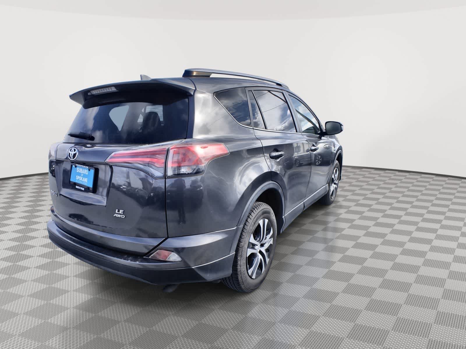 Thumbnail: 2017 Toyota RAV4 - 8