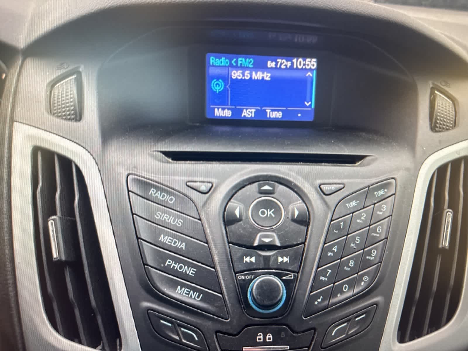 Thumbnail: 2014 Ford Focus - 15