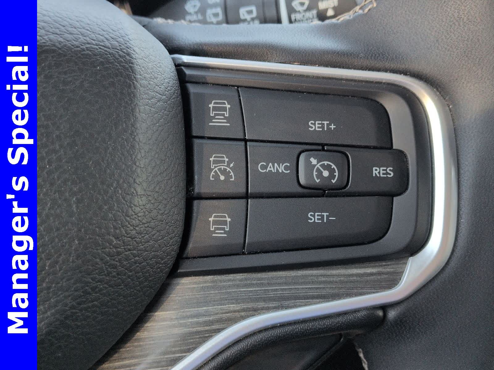 Thumbnail: 2023 Jeep Wagoneer - 25