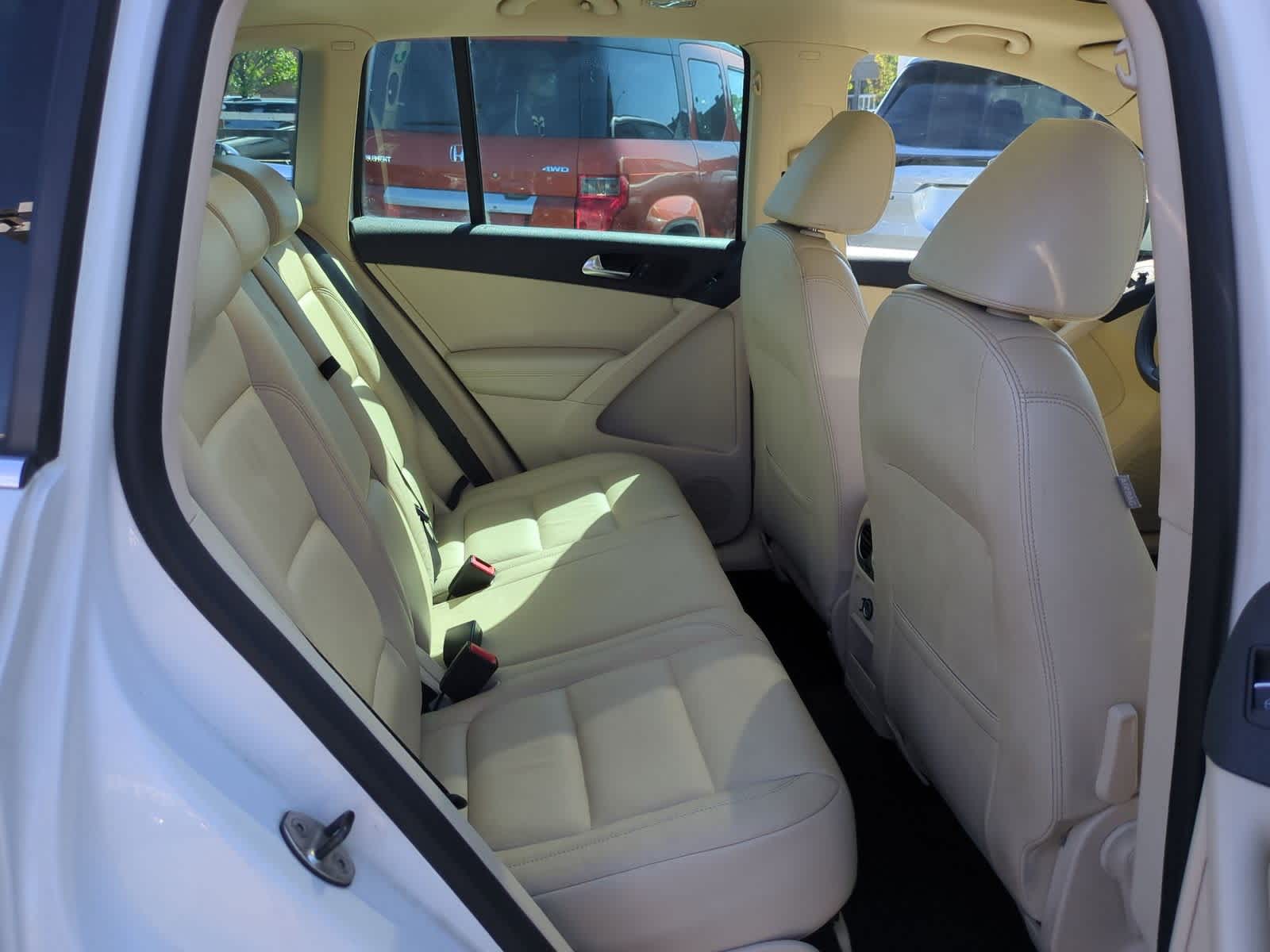 Thumbnail: 2011 Volkswagen Tiguan - 22