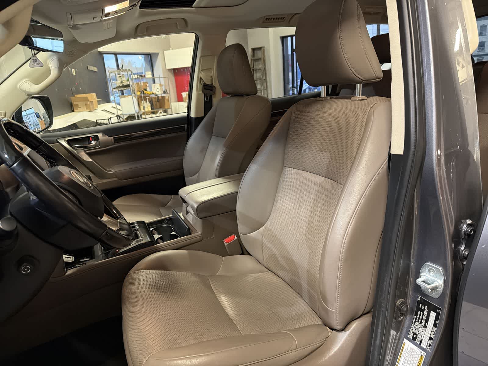 Thumbnail: 2020 Lexus GX - 17