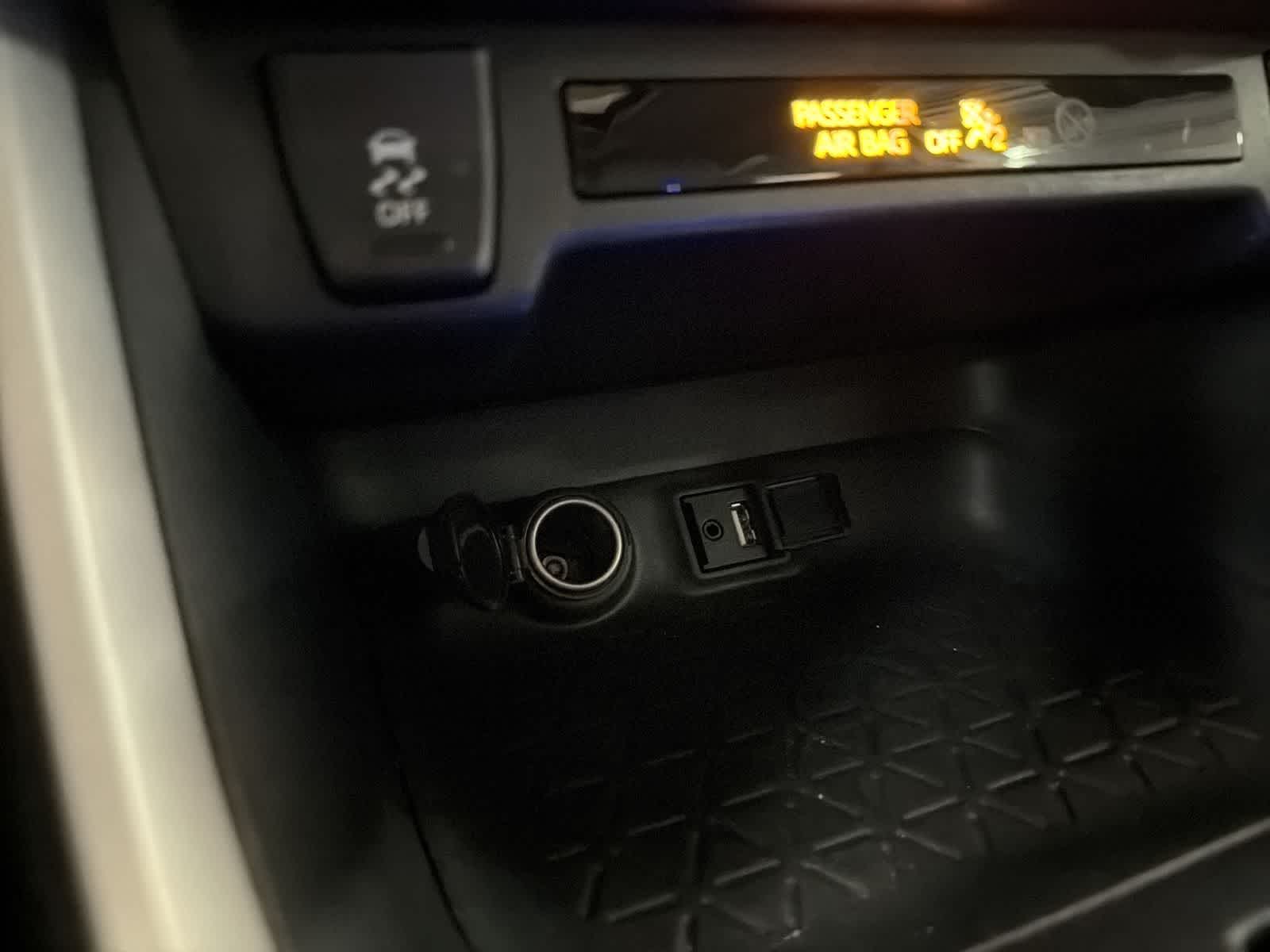 Thumbnail: 2019 Toyota RAV4 - 30