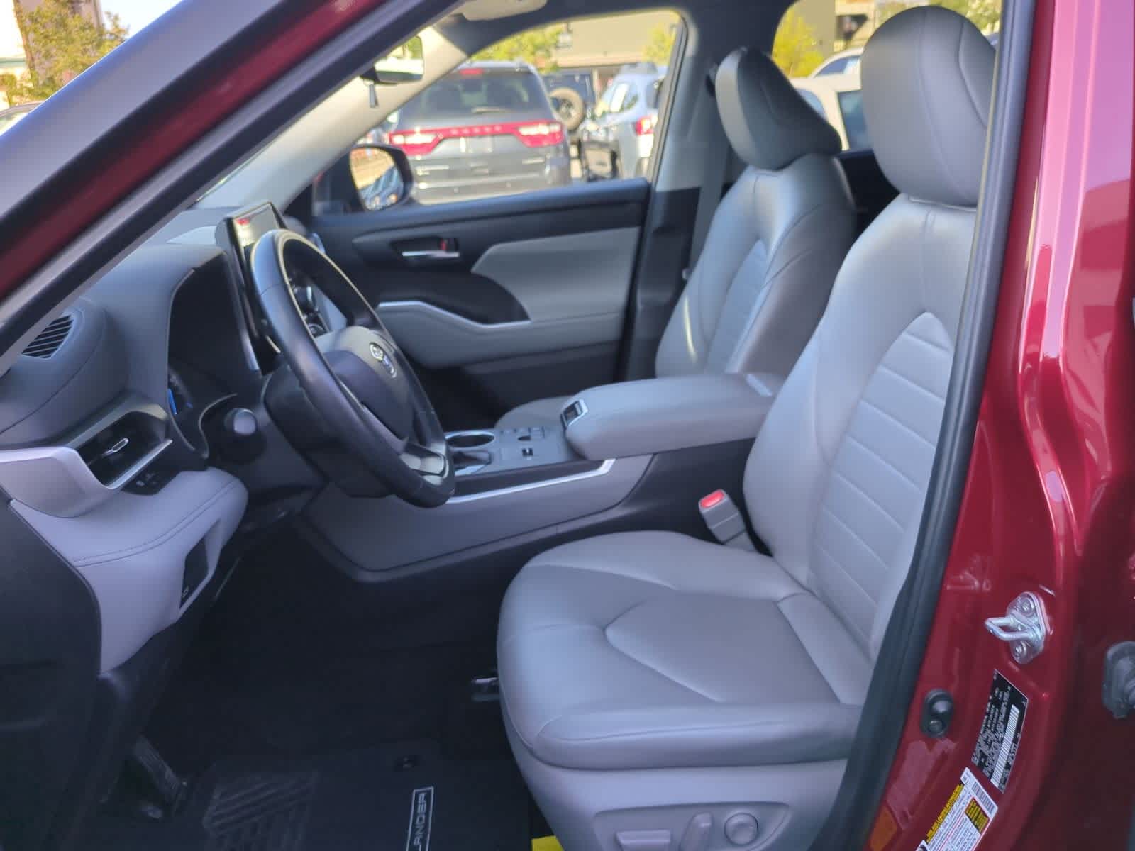 Thumbnail: 2023 Toyota Highlander - 17