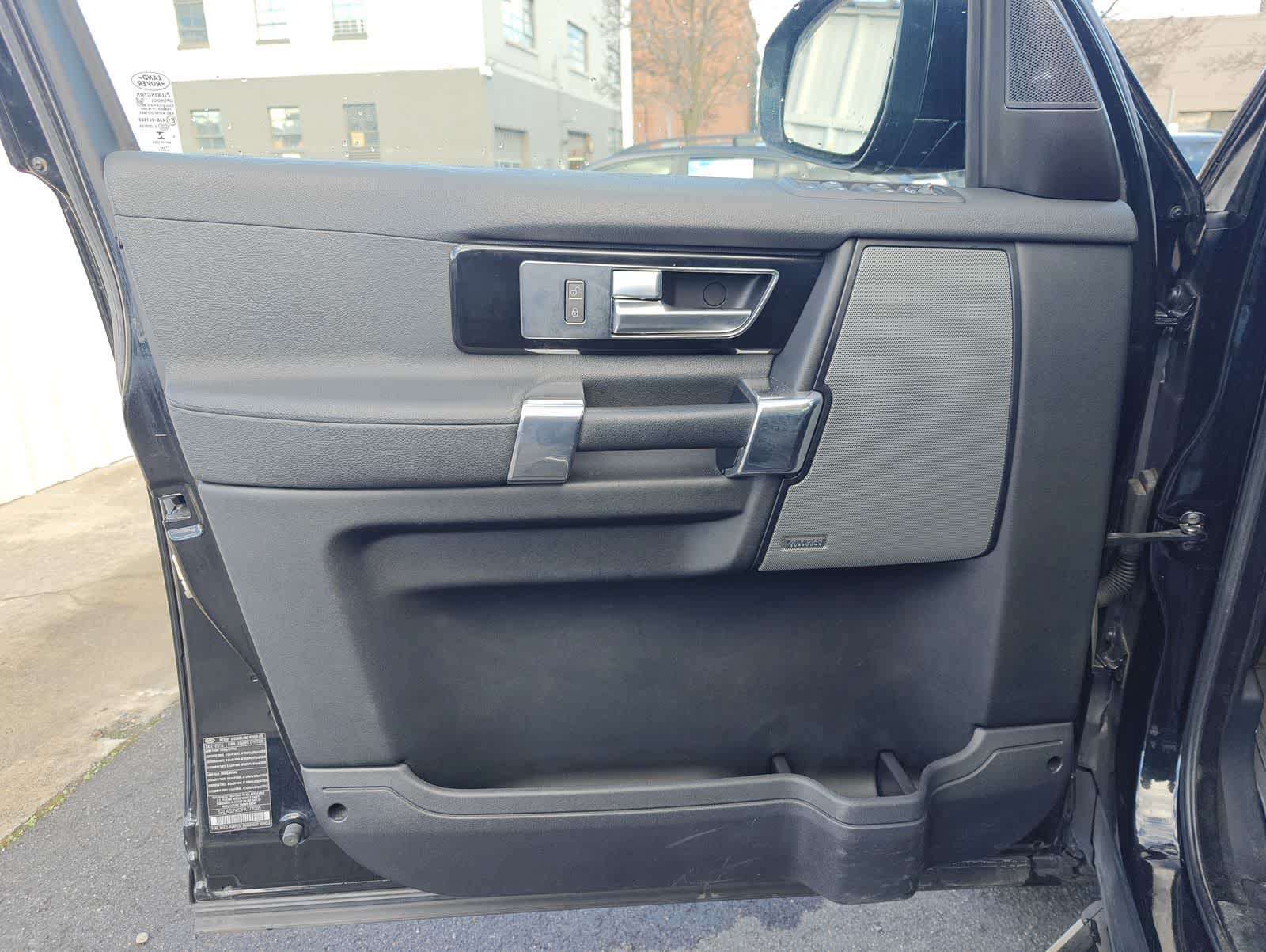 Thumbnail: 2015 Land Rover LR4 - 10