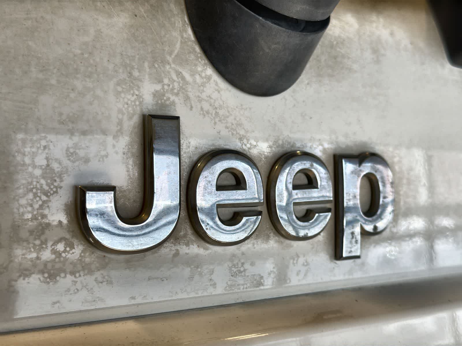 Thumbnail: 2010 Jeep Grand Cherokee - 11