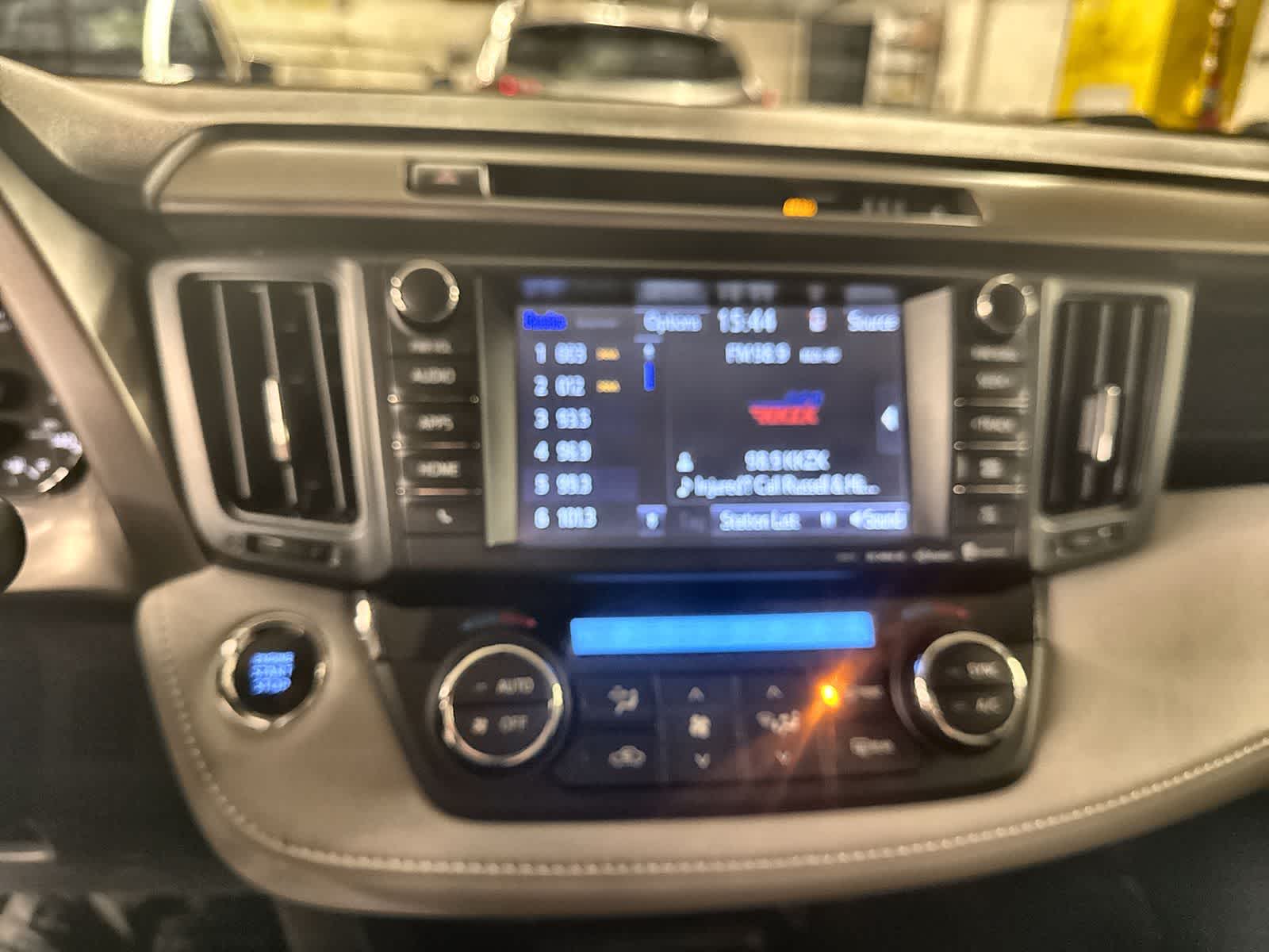 Thumbnail: 2018 Toyota RAV4 - 30