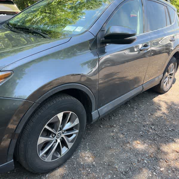 Thumbnail: 2018 Toyota RAV4 - 2