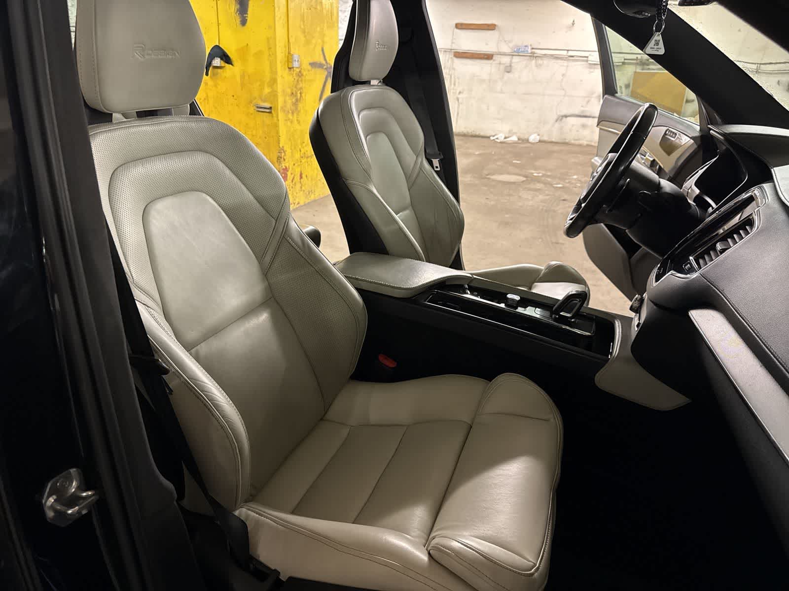 Thumbnail: 2020 Volvo XC90 - 20