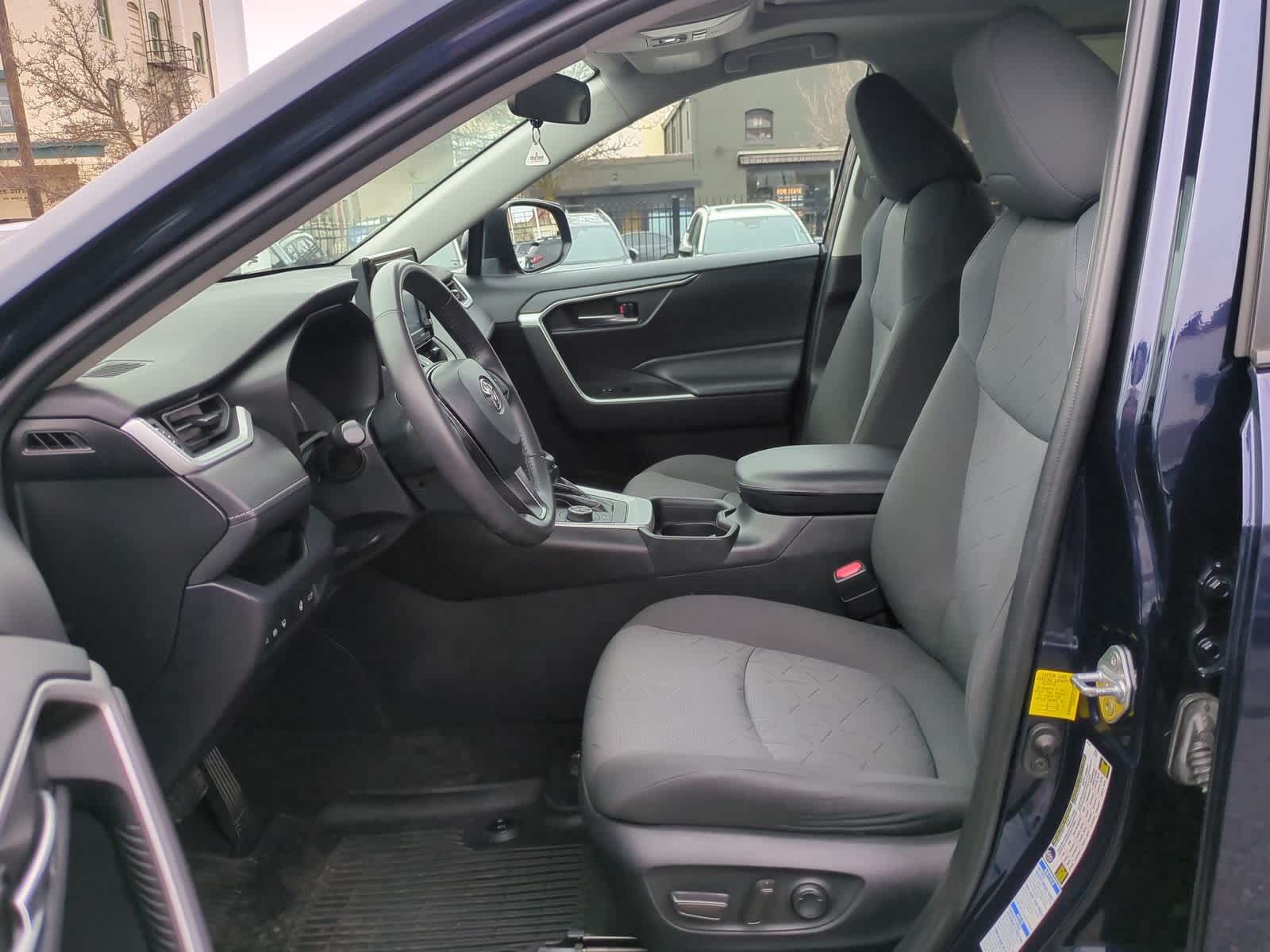 Thumbnail: 2020 Toyota RAV4 - 17