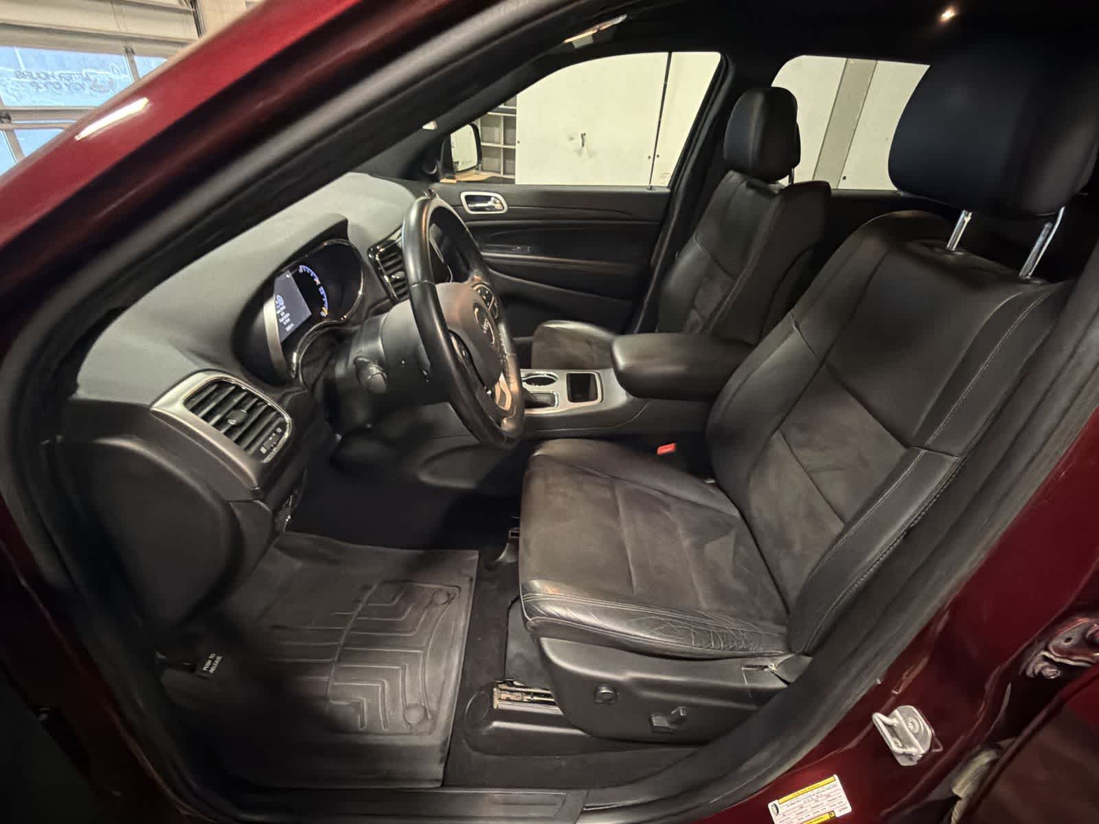 Thumbnail: 2020 Jeep Grand Cherokee - 17