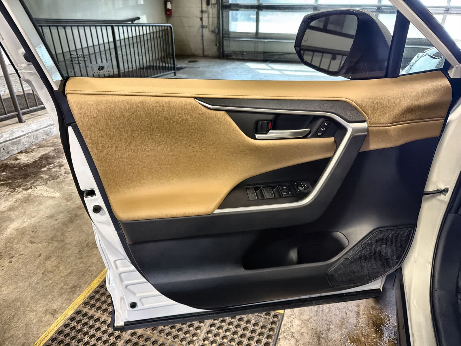 Thumbnail: 2025 Toyota RAV4 - 10