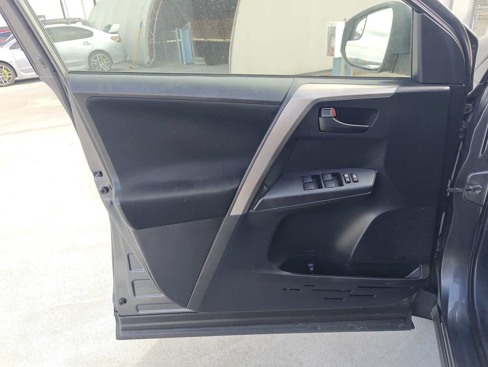 Thumbnail: 2017 Toyota RAV4 - 10