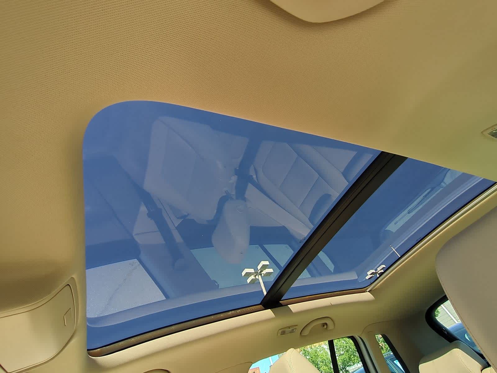 Thumbnail: 2011 Volkswagen Tiguan - 20