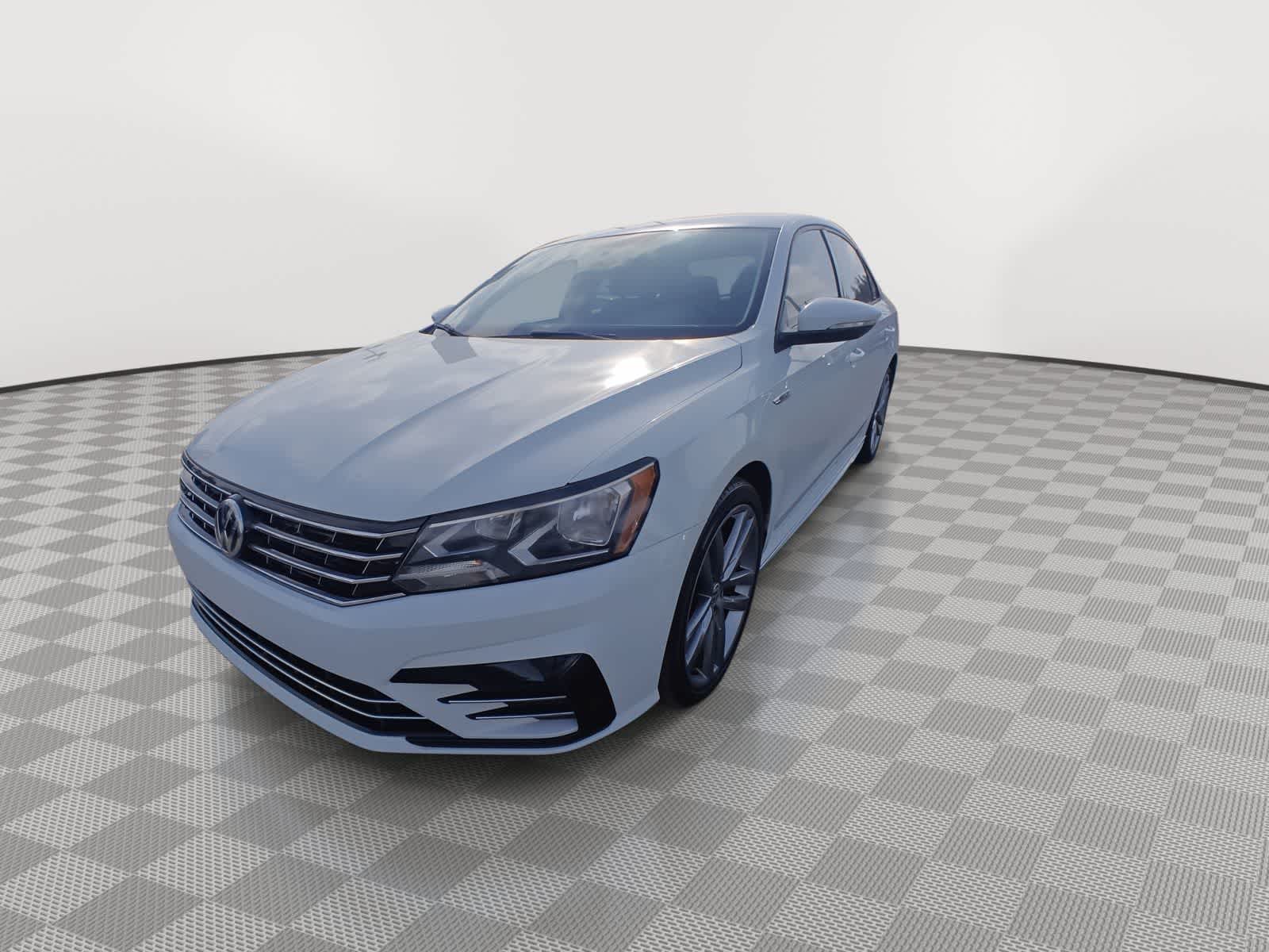 Thumbnail: 2018 Volkswagen Passat - 4