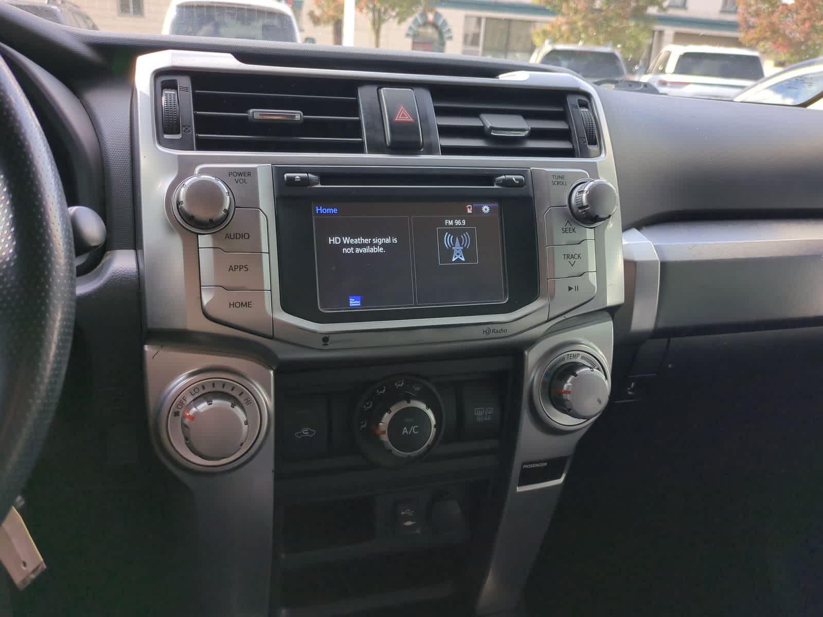 Thumbnail: 2015 Toyota 4Runner - 28