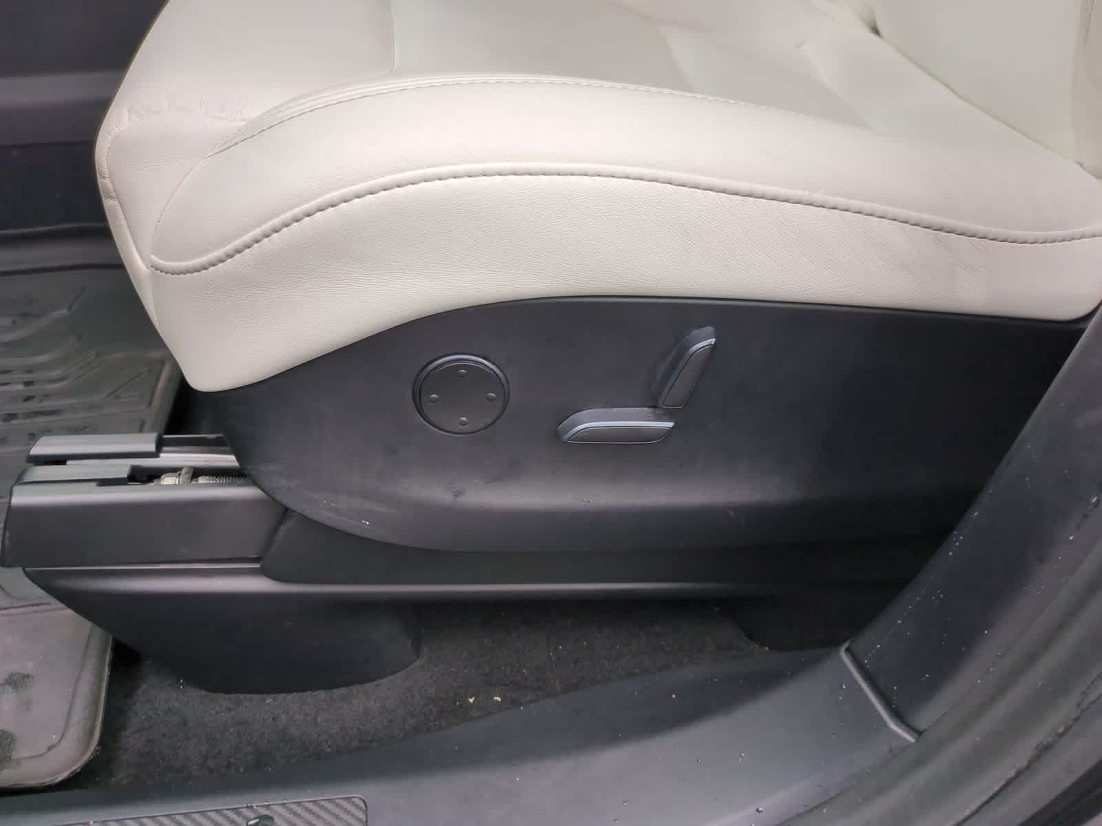 Thumbnail: 2017 Tesla Model X - 16