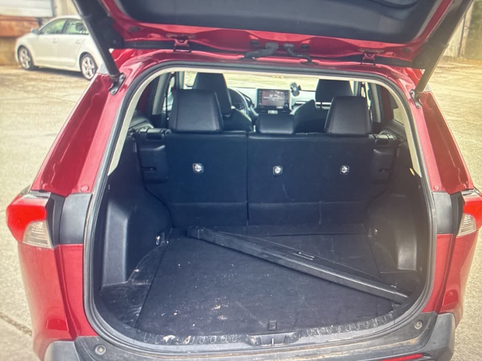 Thumbnail: 2020 Toyota RAV4 - 17