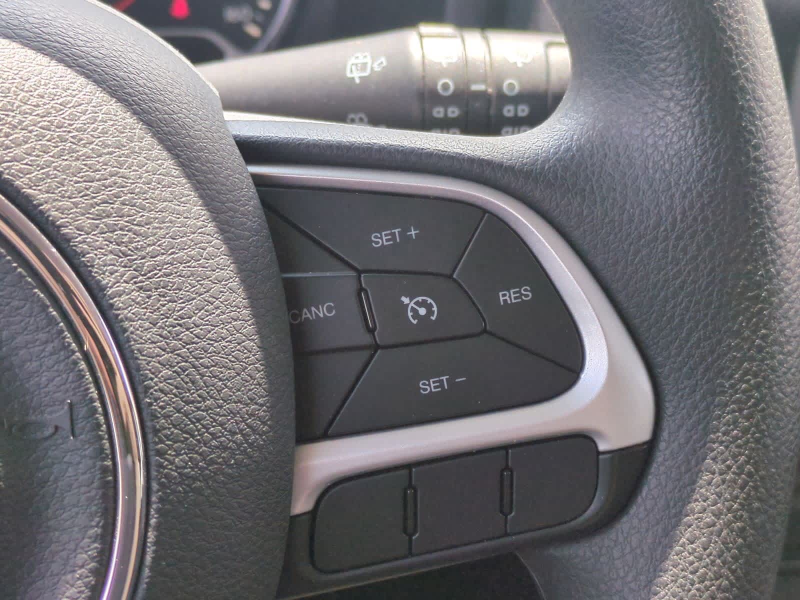 Thumbnail: 2016 Jeep Renegade - 25