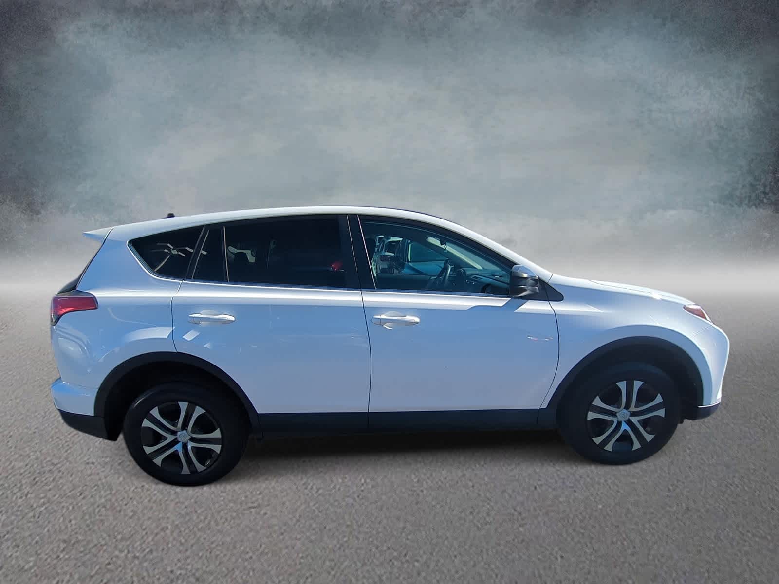 Thumbnail: 2018 Toyota RAV4 - 9