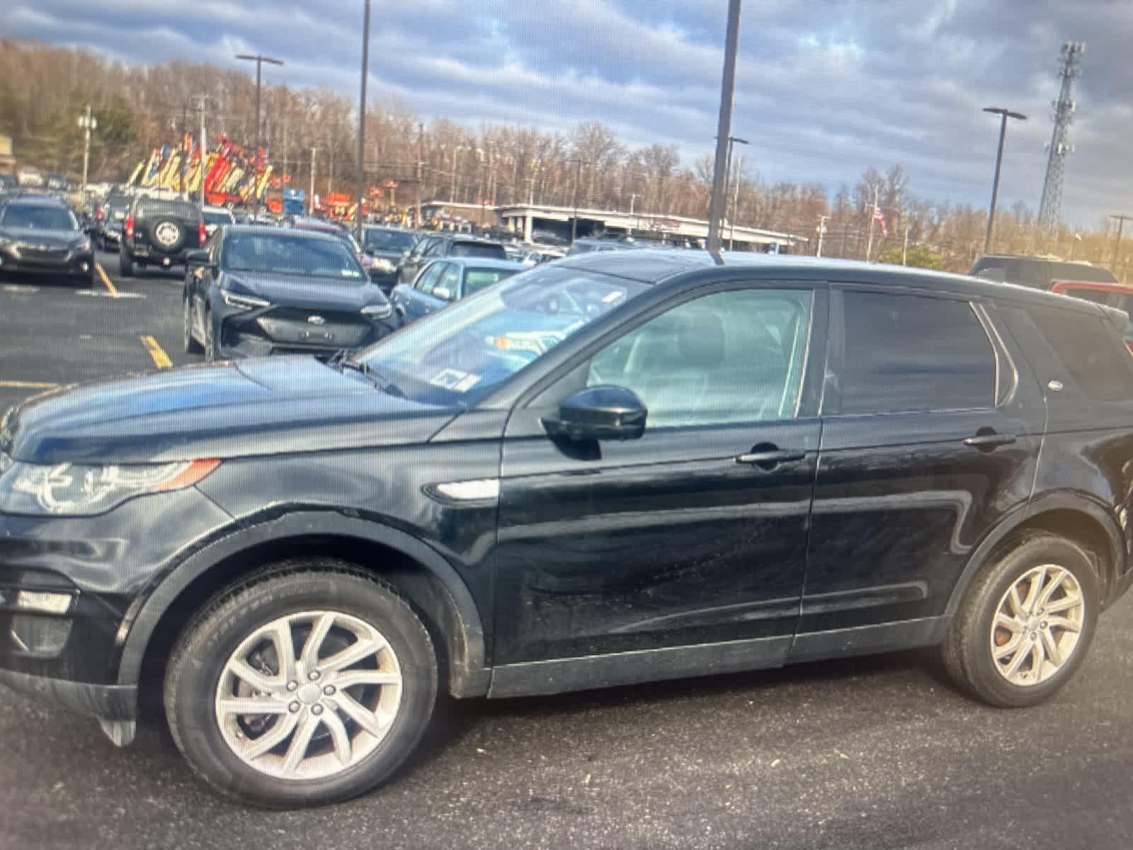 Thumbnail: 2017 Land Rover Discovery Sport - 2