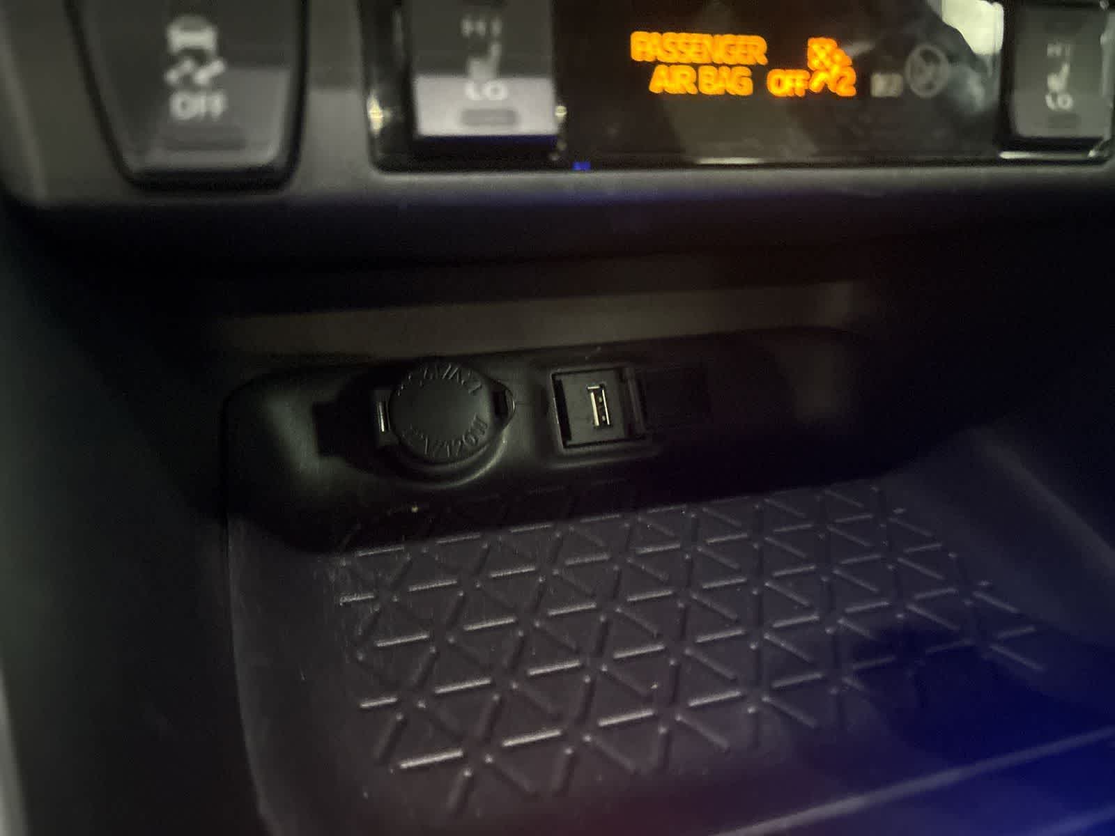Thumbnail: 2022 Toyota RAV4 - 29