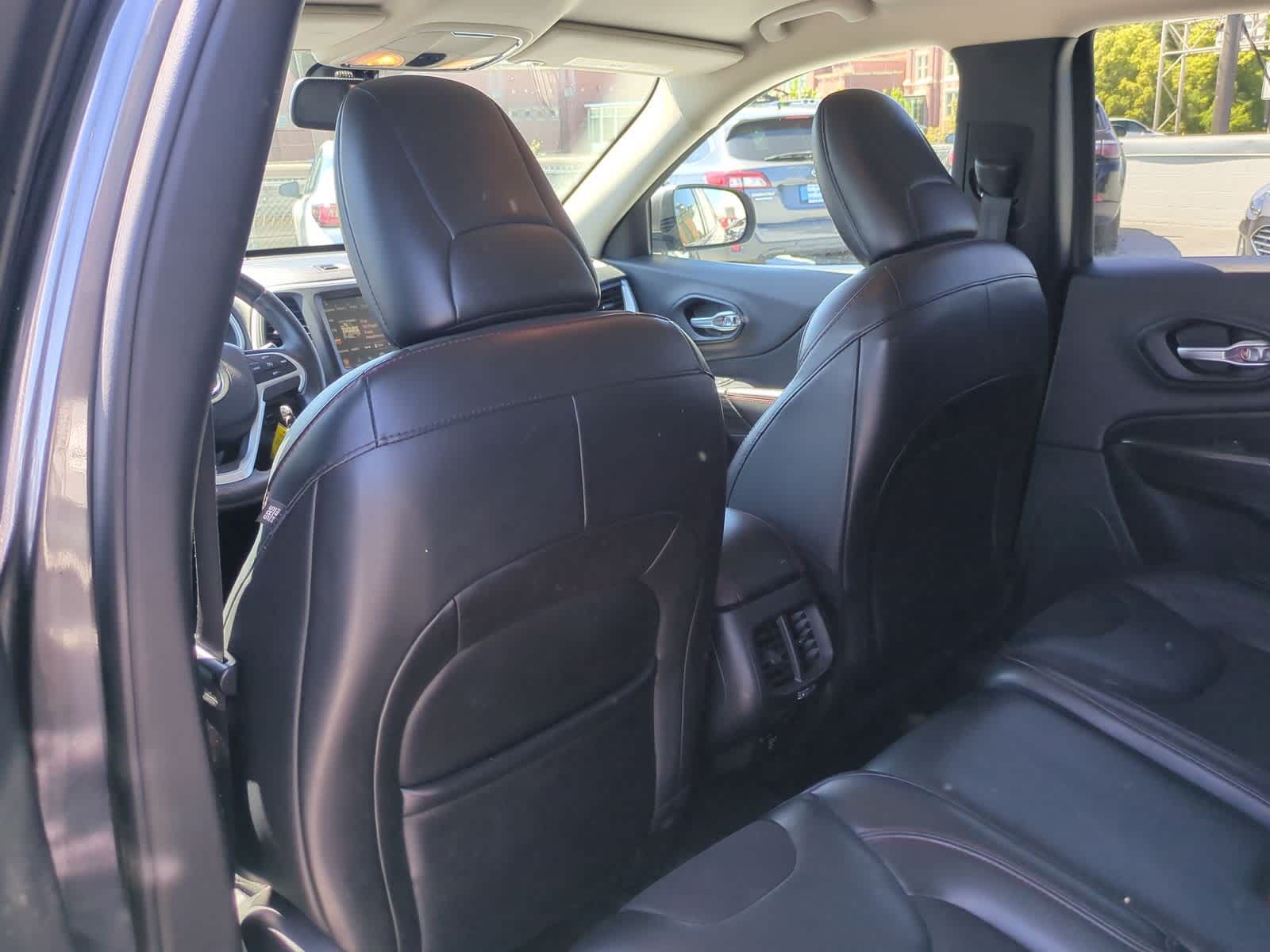 Thumbnail: 2016 Jeep Cherokee - 19