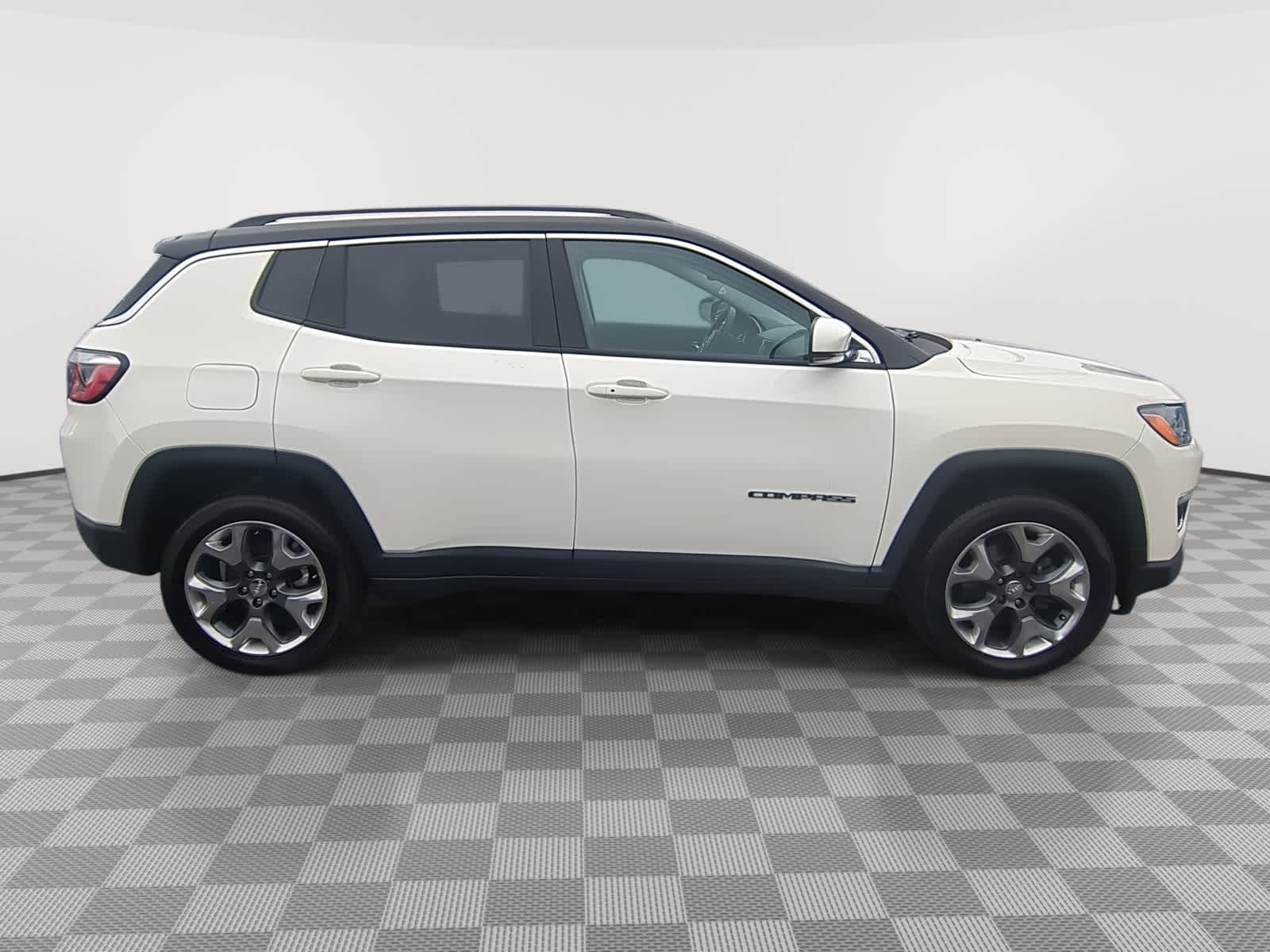 Thumbnail: 2018 Jeep Compass - 9