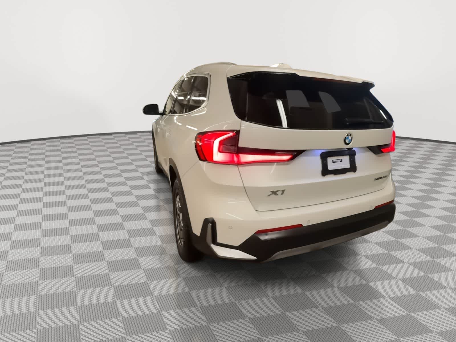 Thumbnail: 2023 BMW X1 - 6