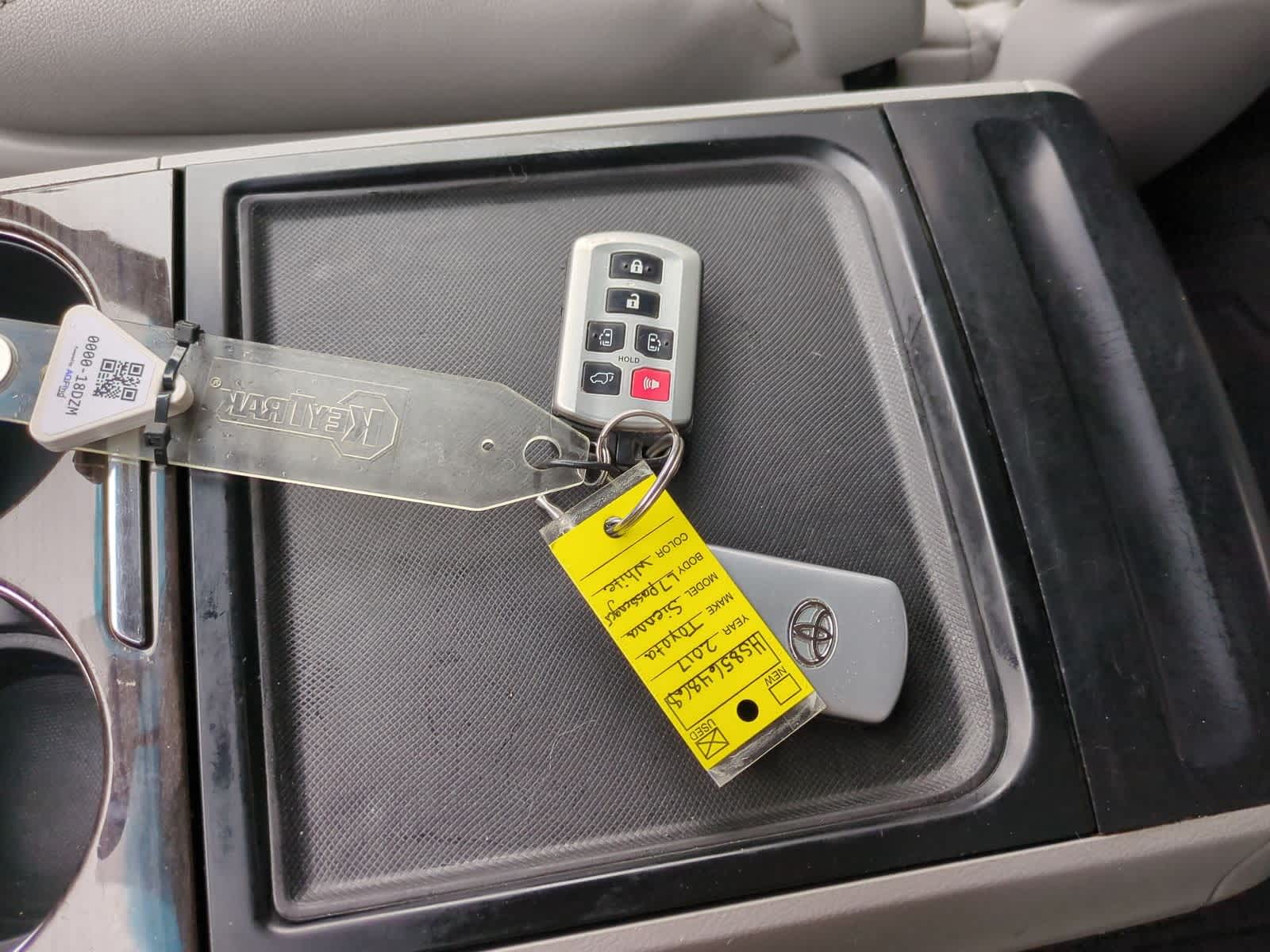 Thumbnail: 2017 Toyota Sienna - 35