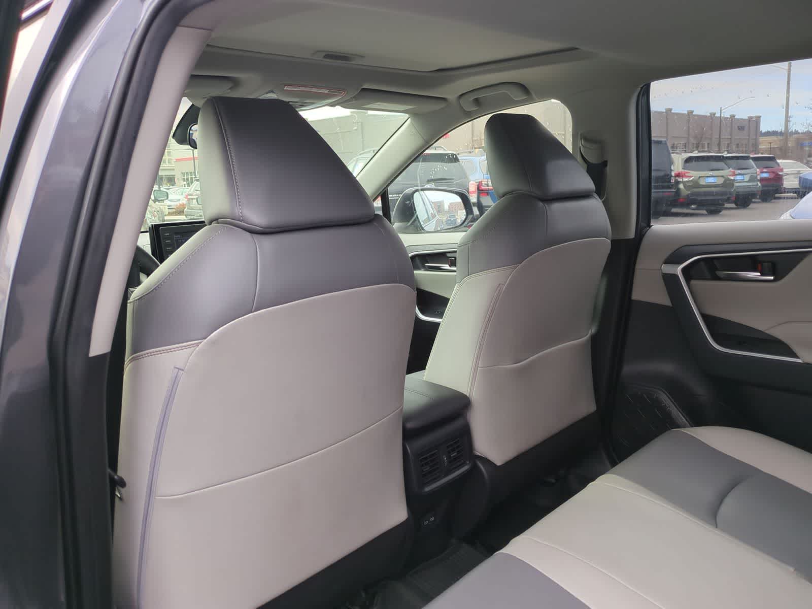 Thumbnail: 2022 Toyota RAV4 - 19