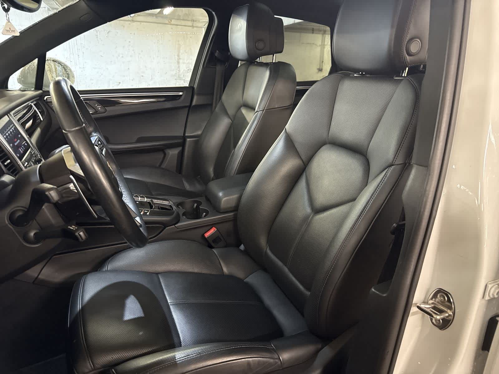 Thumbnail: 2017 Porsche Macan - 16