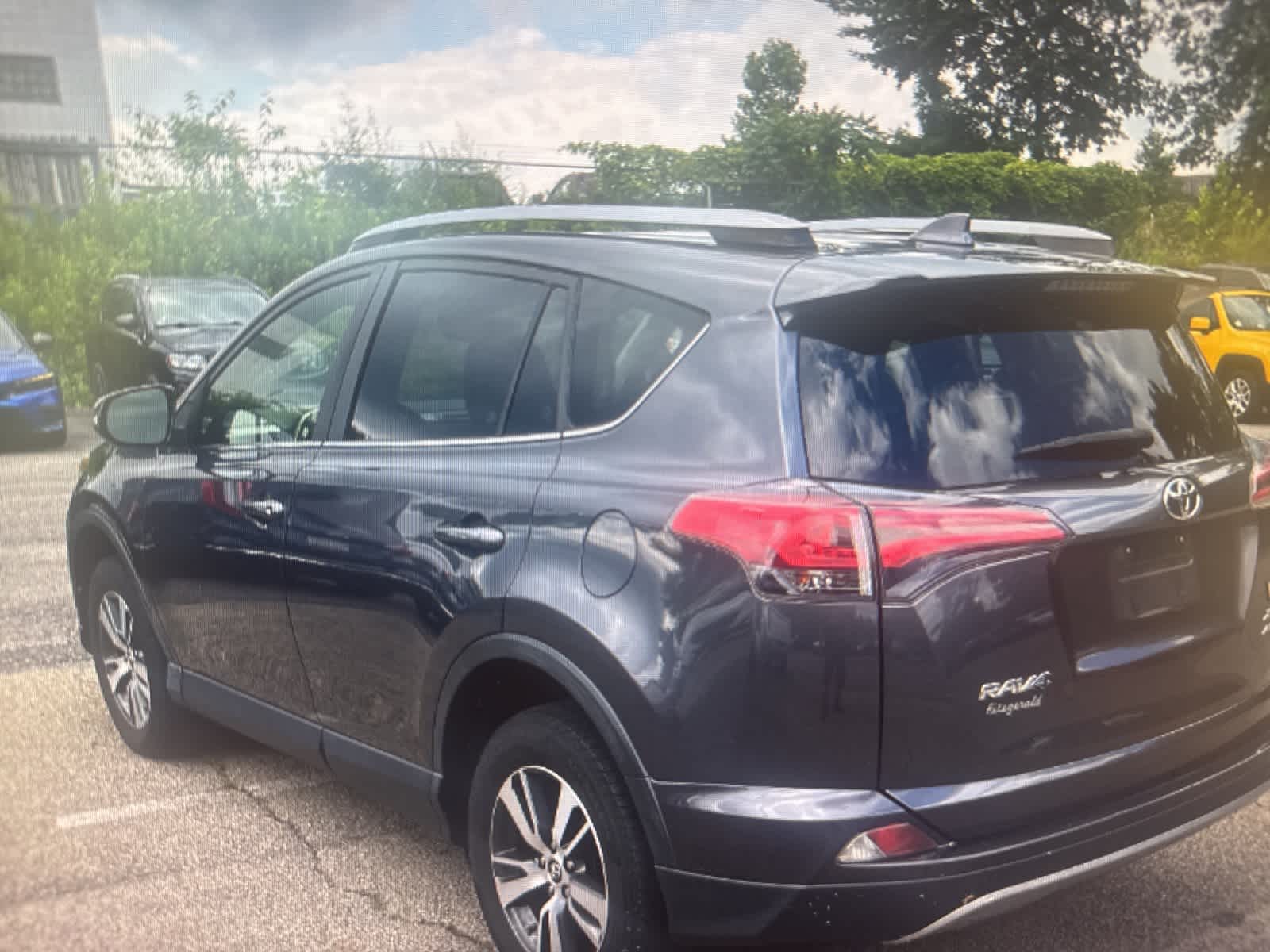 Thumbnail: 2018 Toyota RAV4 - 3