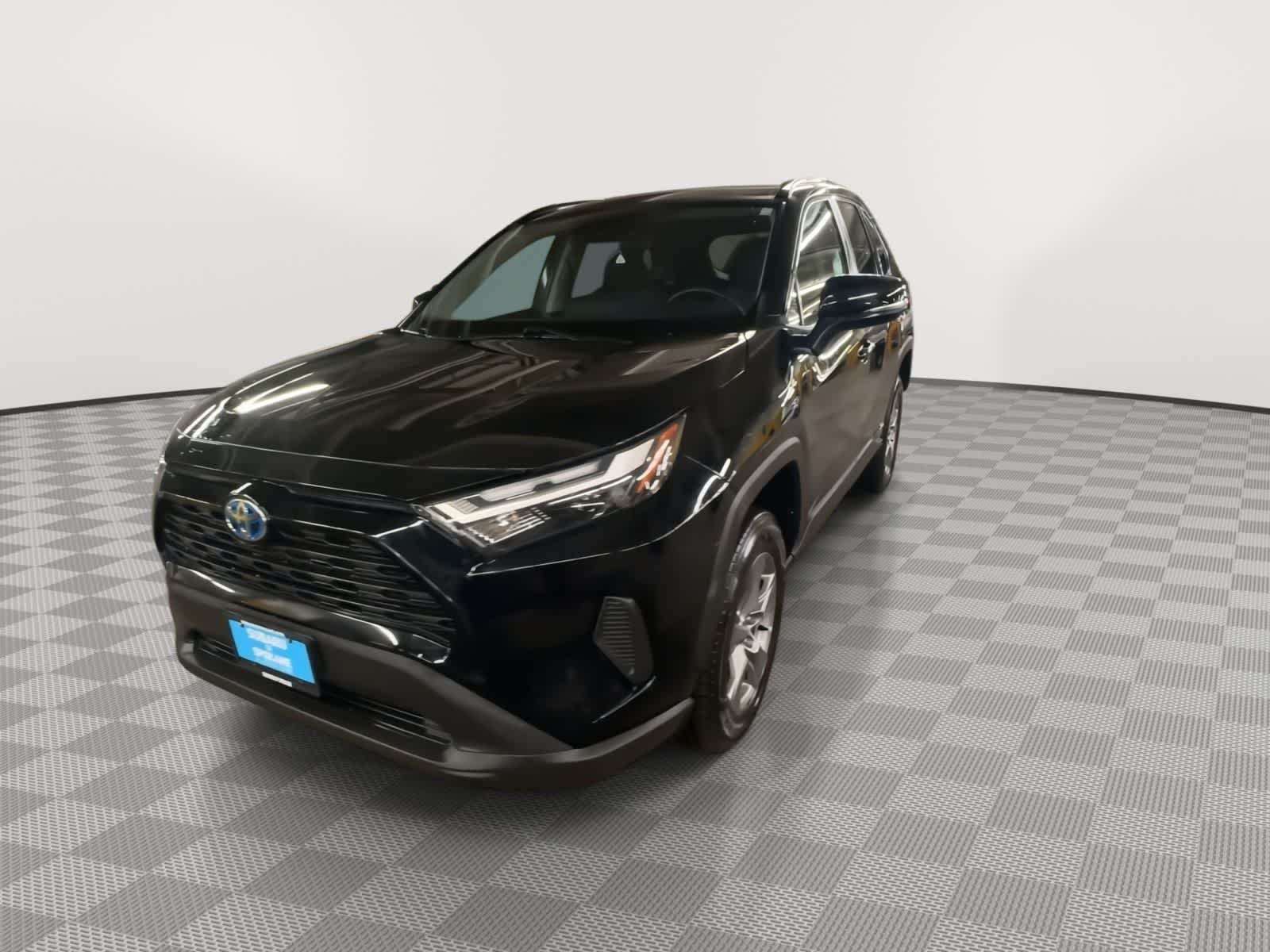 Thumbnail: 2022 Toyota RAV4 - 4