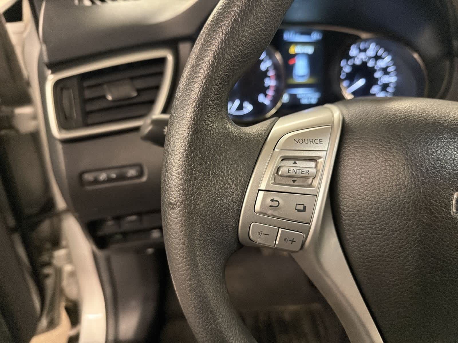 Thumbnail: 2015 Nissan Rogue - 23