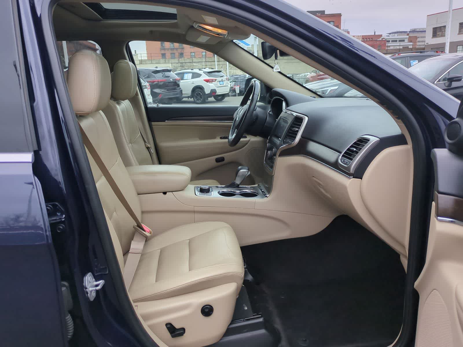 Thumbnail: 2018 Jeep Grand Cherokee - 23