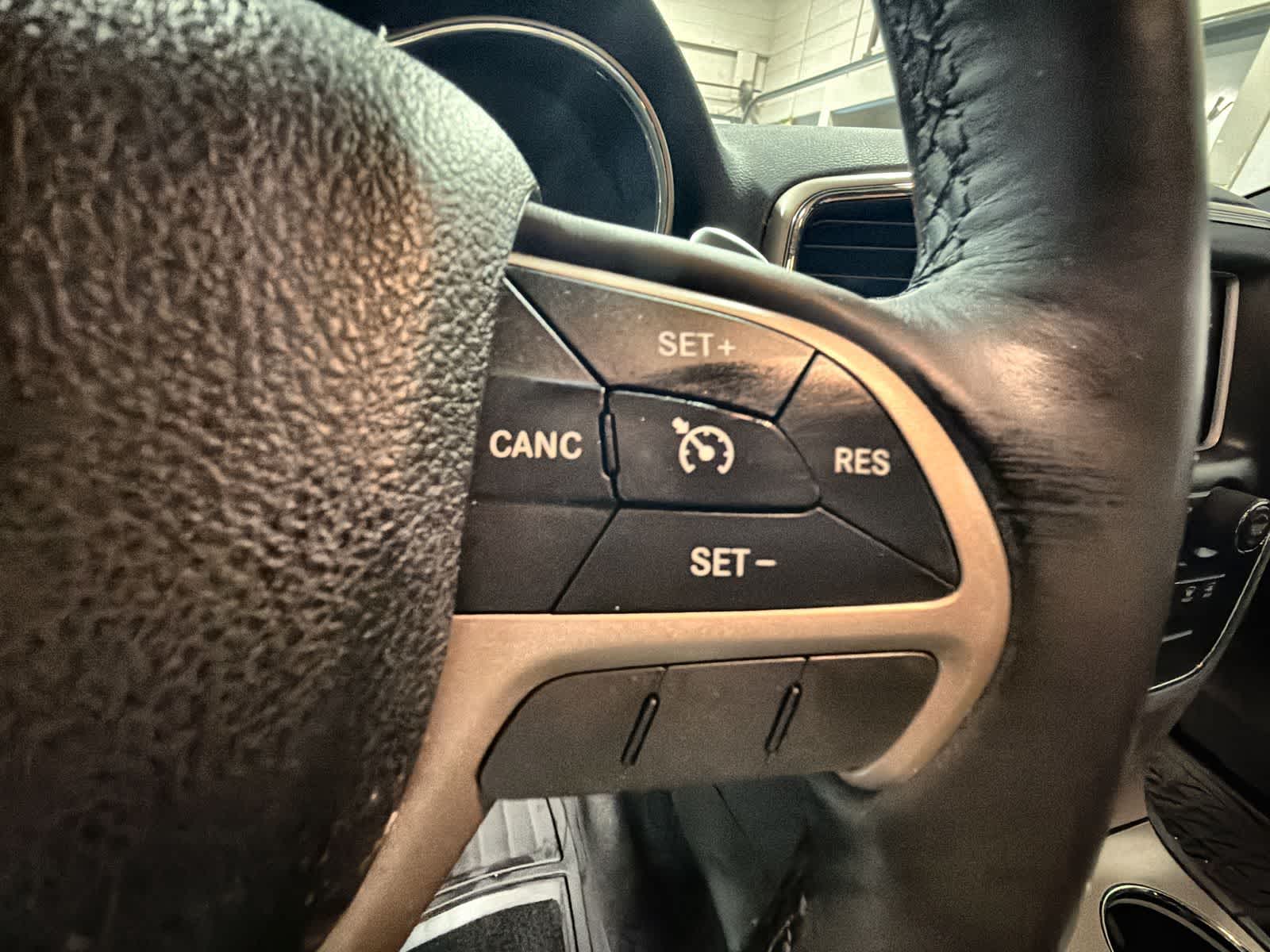 Thumbnail: 2015 Jeep Grand Cherokee - 27