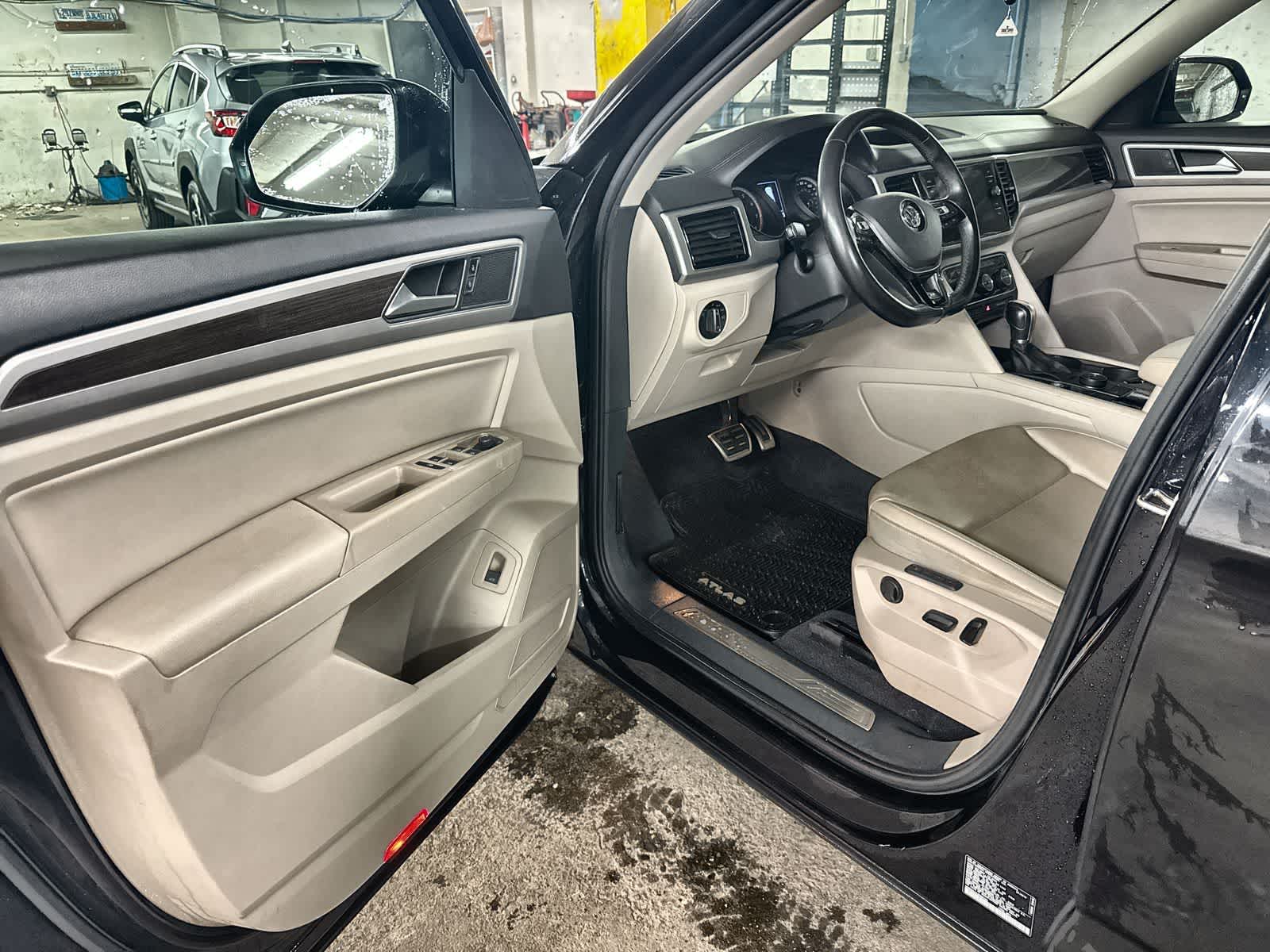 Thumbnail: 2018 Volkswagen Atlas - 10