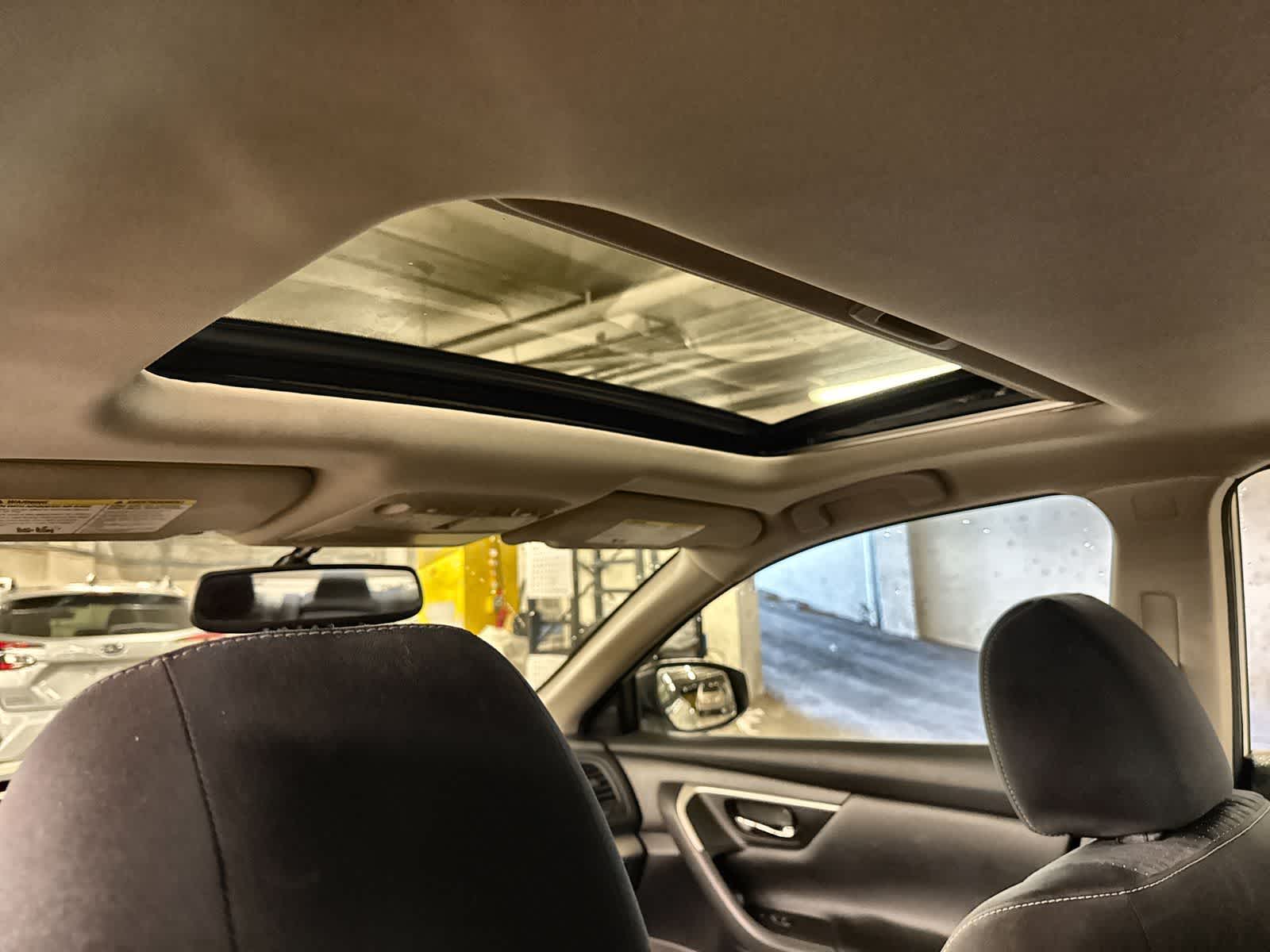 Thumbnail: 2017 Nissan Altima - 20