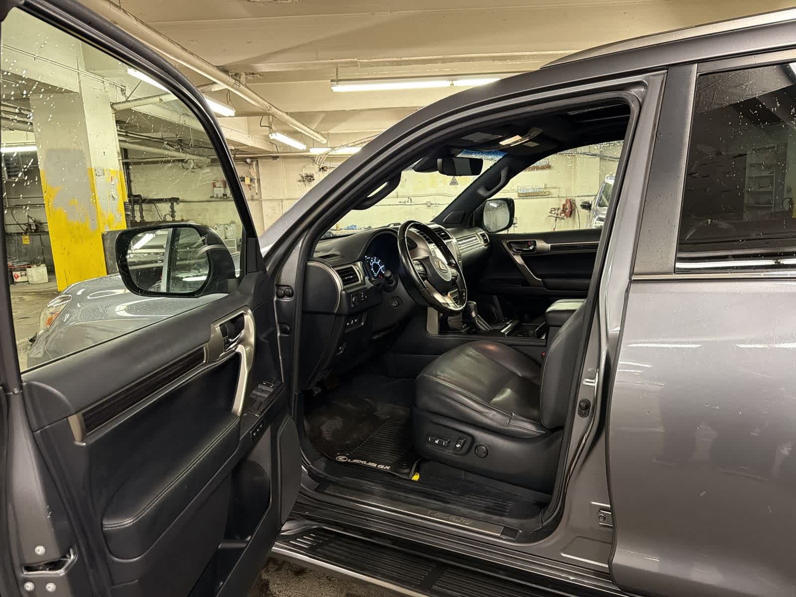 Thumbnail: 2020 Lexus GX - 10