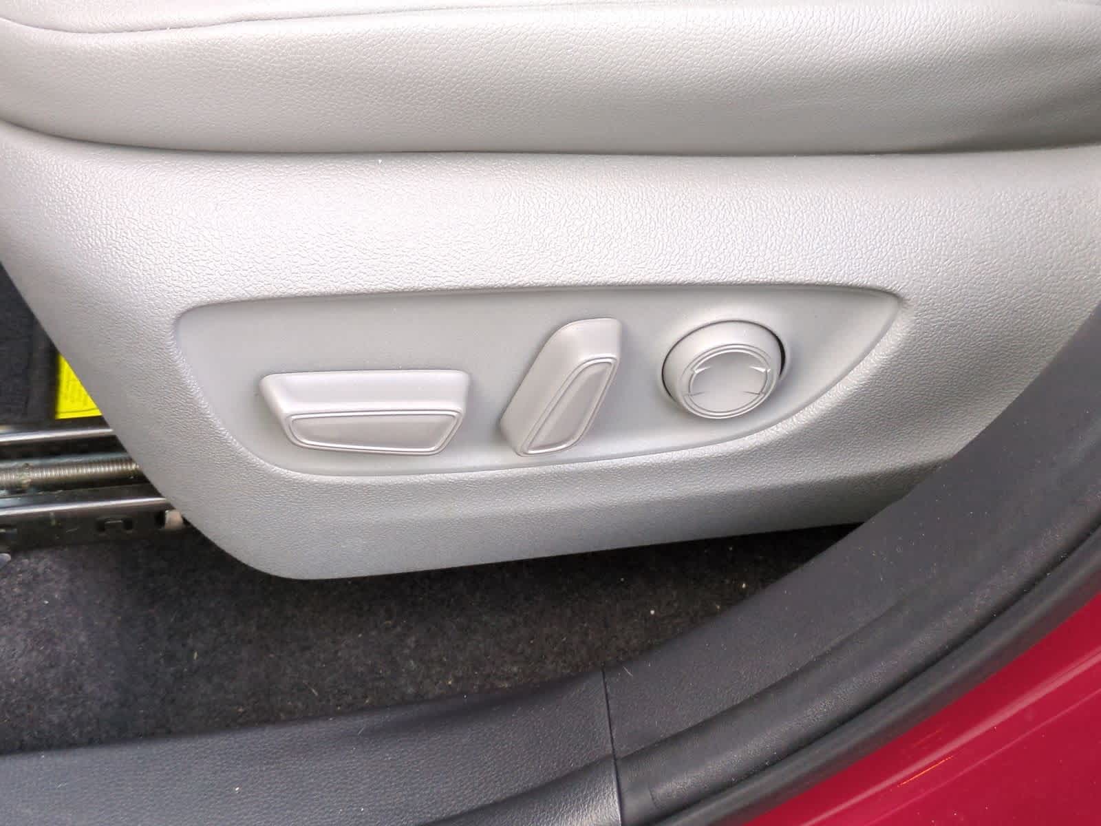 Thumbnail: 2023 Toyota Highlander - 18