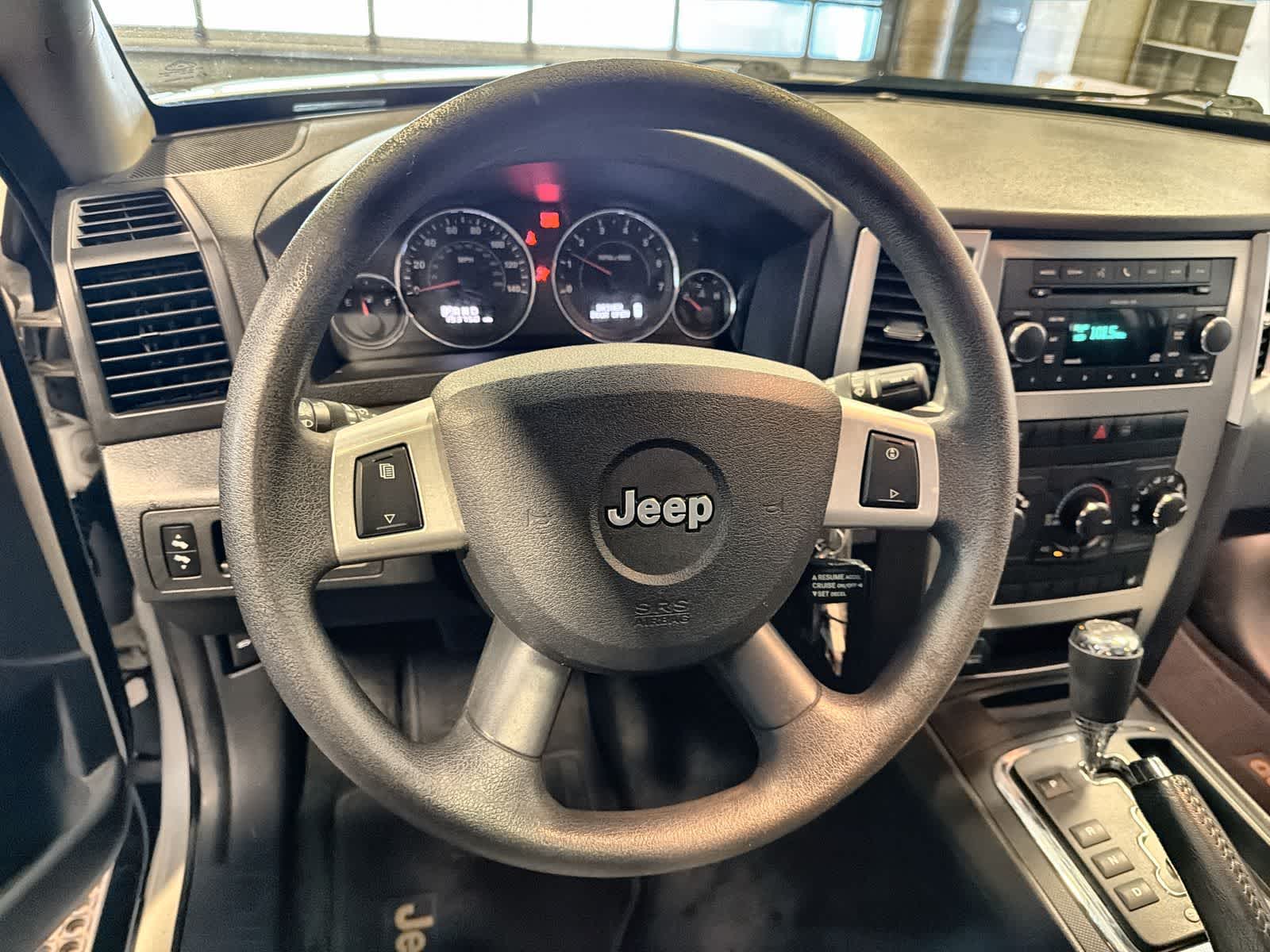 Thumbnail: 2010 Jeep Grand Cherokee - 24