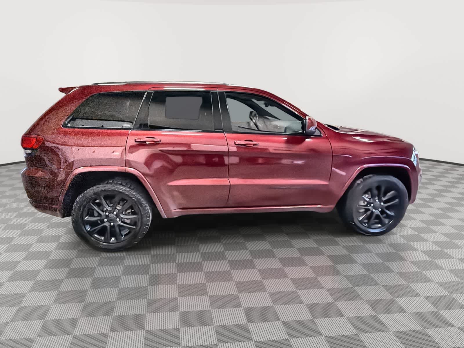 Thumbnail: 2020 Jeep Grand Cherokee - 9